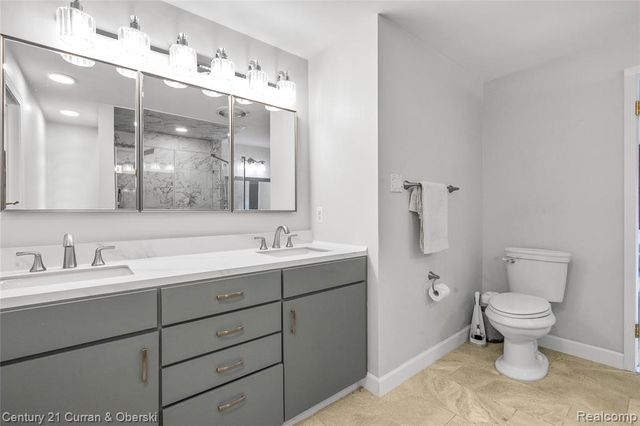 5994 Glen Eagles Drive, West Bloomfield, MI 48323