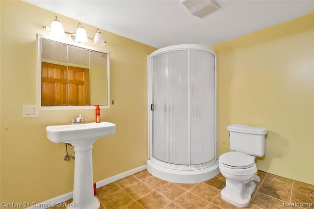 5994 Glen Eagles Drive, West Bloomfield, MI 48323