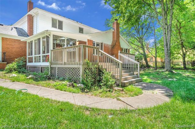 5994 Glen Eagles Drive, West Bloomfield, MI 48323