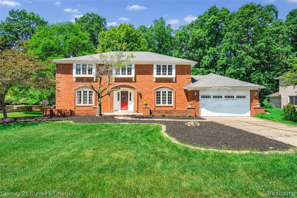 5994 Glen Eagles Drive, West Bloomfield, MI 48323