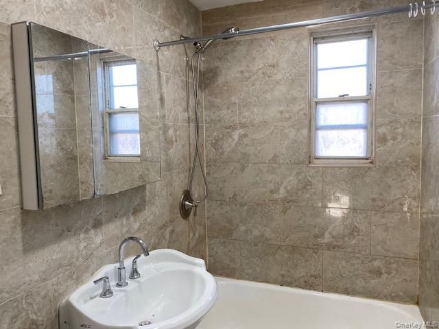 255-25 74th Avenue 2nd fl, Glen Oaks, NY 11004