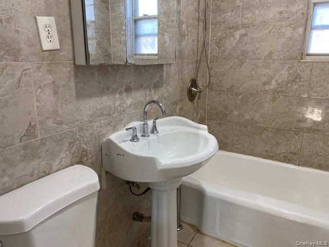 255-25 74th Avenue 2nd fl, Glen Oaks, NY 11004