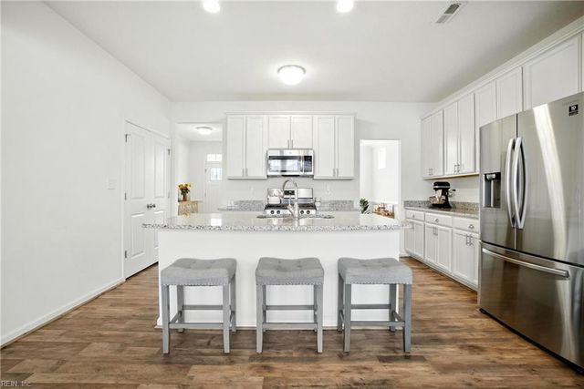 106 Cloverleaf DR, Suffolk, VA 23434