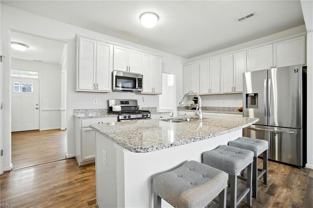 106 Cloverleaf DR, Suffolk, VA 23434