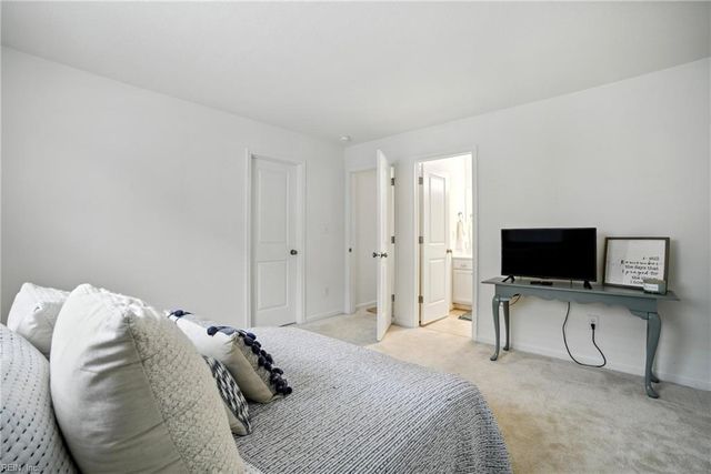 106 Cloverleaf DR, Suffolk, VA 23434