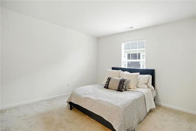 106 Cloverleaf DR, Suffolk, VA 23434