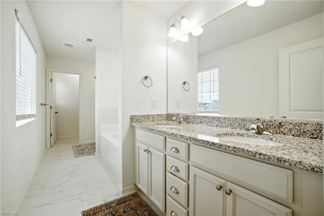 106 Cloverleaf DR, Suffolk, VA 23434