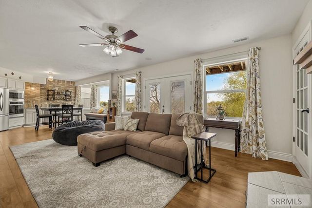 1190 N 1325 E, Shelley, ID 83274
