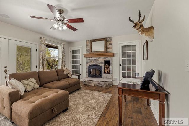 1190 N 1325 E, Shelley, ID 83274