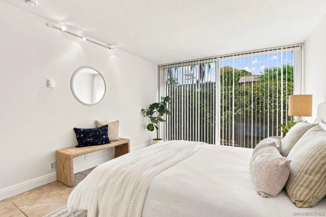 7811 Eads Ave 104, La Jolla, CA 92037