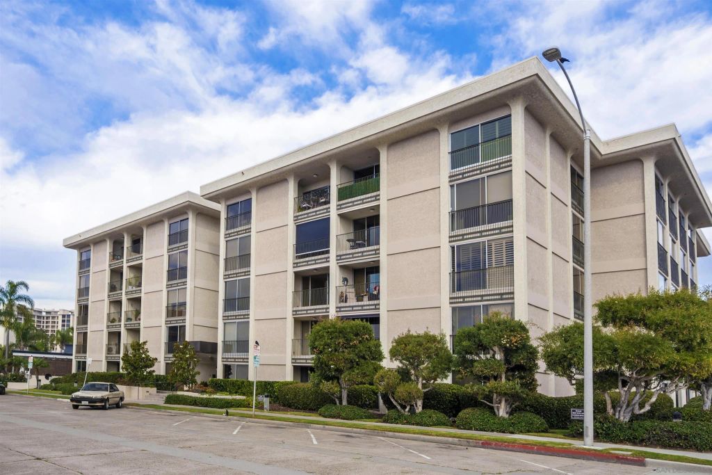 7811 Eads Ave 104, La Jolla, CA 92037