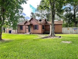 718 E Wilkins Street, Angleton, TX 77515