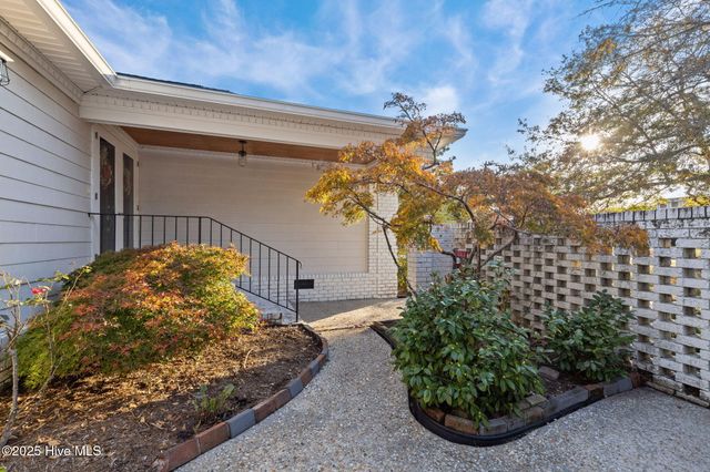 1600 Chip Shot Drive, Morehead City, NC 28557