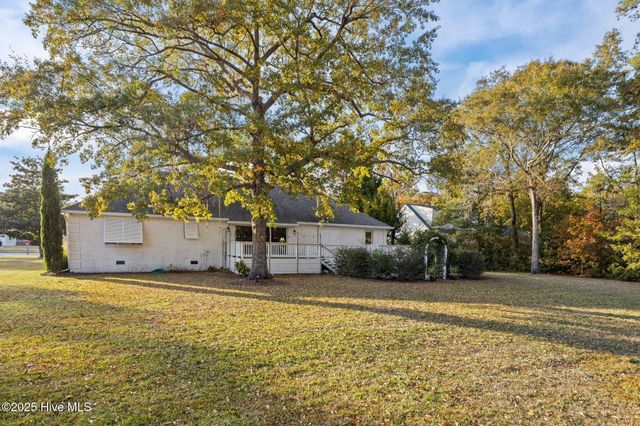 1600 Chip Shot Drive, Morehead City, NC 28557