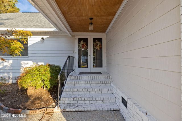 1600 Chip Shot Drive, Morehead City, NC 28557