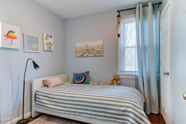 21 Sharpe Avenue, North Greenbush, NY 12198