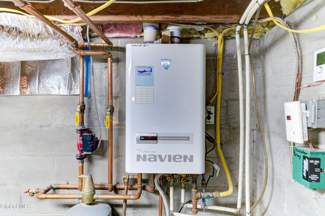 21 Sharpe Avenue, North Greenbush, NY 12198