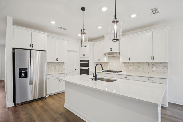 110 Vanguard Drive, La Vergne, TN 37086