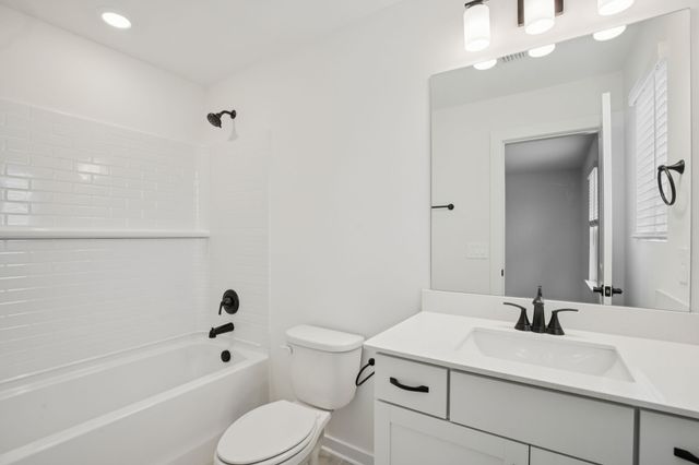 110 Vanguard Drive, La Vergne, TN 37086