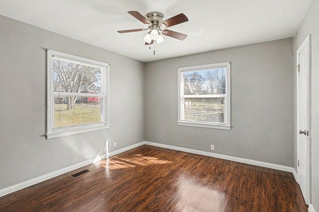 120 Sunset Dr, Gallatin, TN 37066