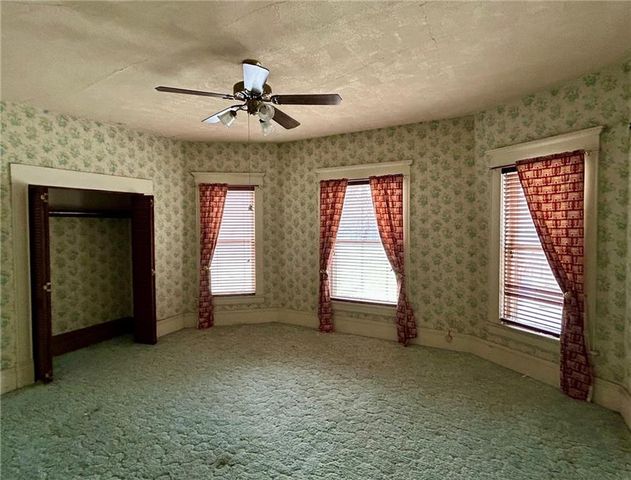 1530 Grand Avenue, Parsons, KS 67357