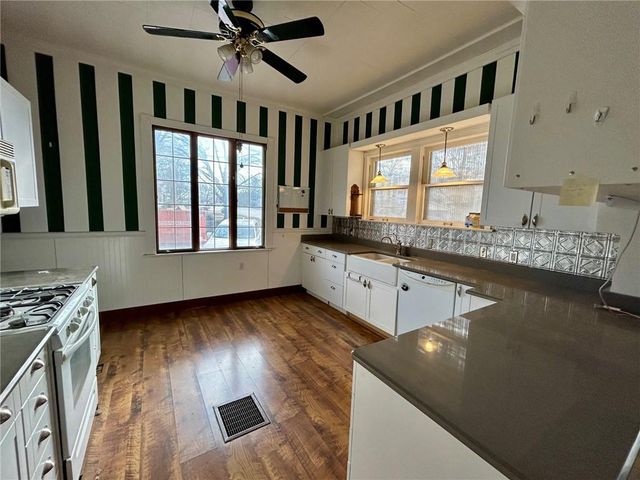 1530 Grand Avenue, Parsons, KS 67357