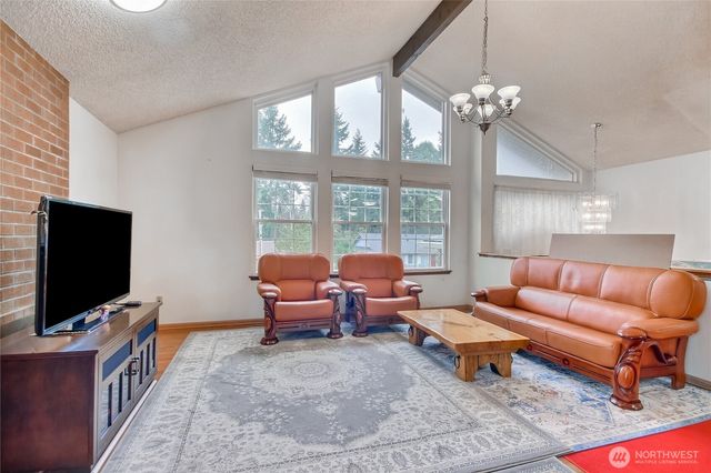 517 SW 324th St, Federal Way, WA 98023