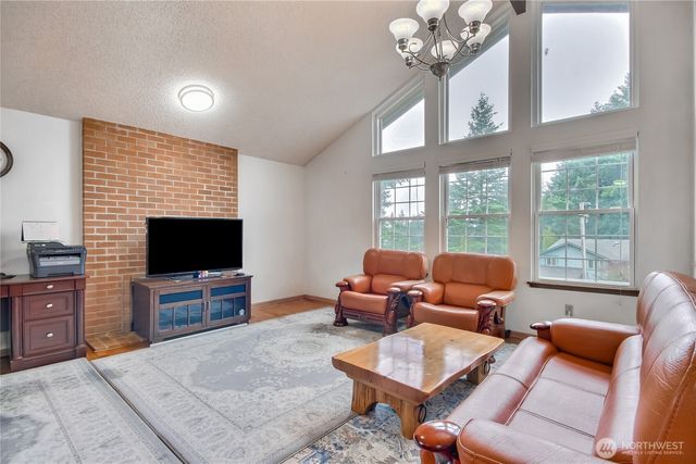 517 SW 324th St, Federal Way, WA 98023