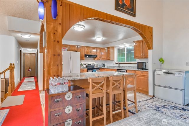 517 SW 324th St, Federal Way, WA 98023