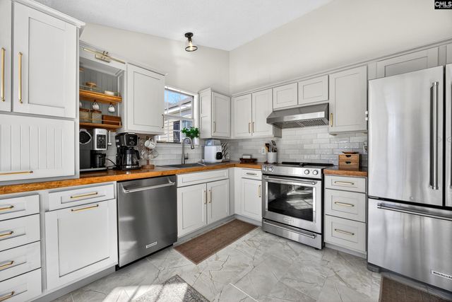 105 Crown Colony Ct, Lexington, SC 29073