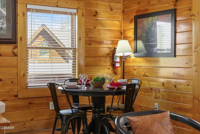 427 Big Bear Way, Pigeon Forge, TN 37863