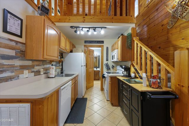 427 Big Bear Way, Pigeon Forge, TN 37863