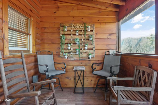 427 Big Bear Way, Pigeon Forge, TN 37863