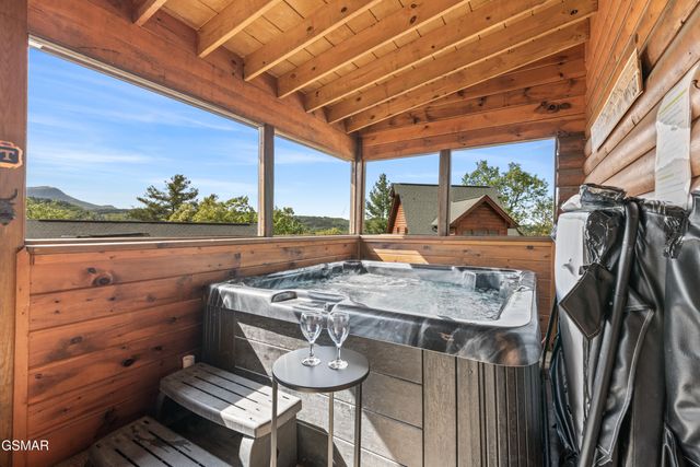 427 Big Bear Way, Pigeon Forge, TN 37863