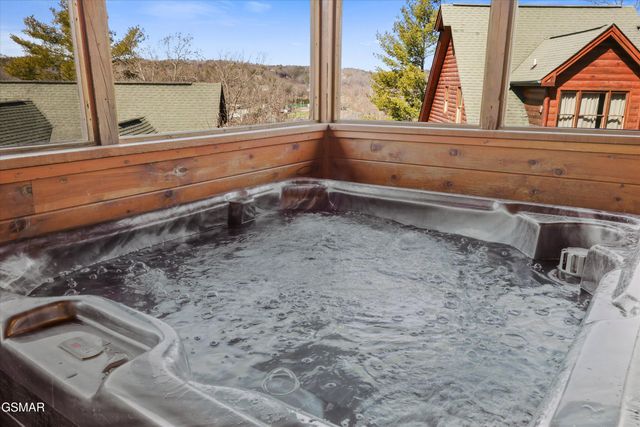 427 Big Bear Way, Pigeon Forge, TN 37863