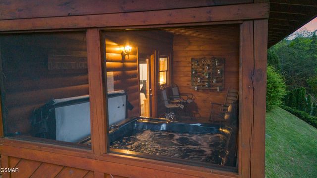 427 Big Bear Way, Pigeon Forge, TN 37863