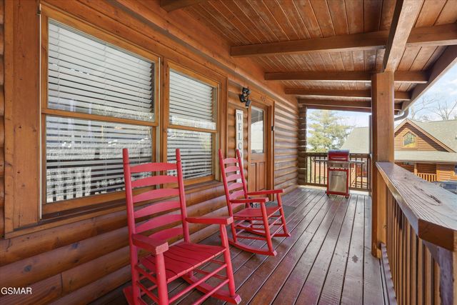 427 Big Bear Way, Pigeon Forge, TN 37863