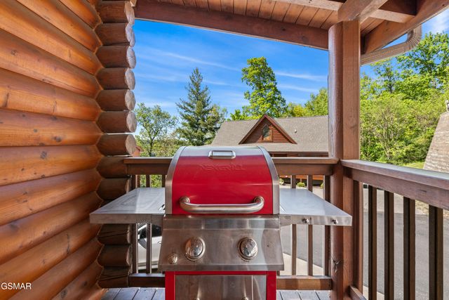 427 Big Bear Way, Pigeon Forge, TN 37863