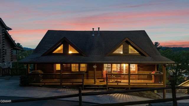 427 Big Bear Way, Pigeon Forge, TN 37863