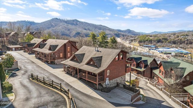 427 Big Bear Way, Pigeon Forge, TN 37863