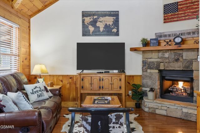 427 Big Bear Way, Pigeon Forge, TN 37863