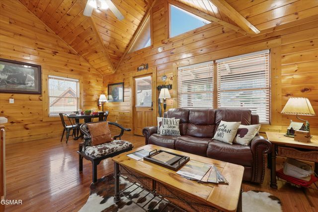 427 Big Bear Way, Pigeon Forge, TN 37863