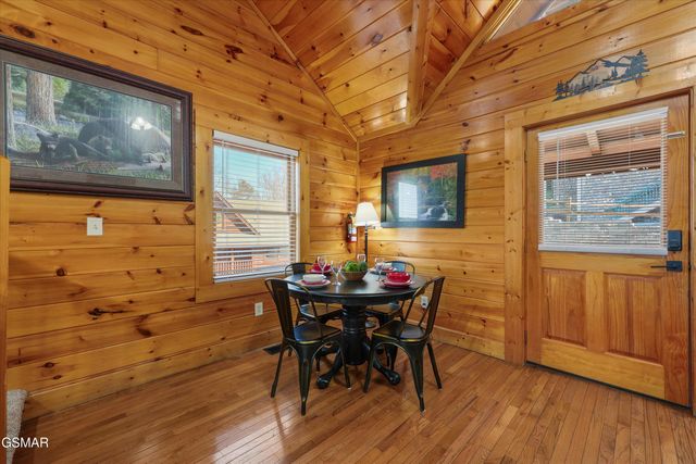 427 Big Bear Way, Pigeon Forge, TN 37863