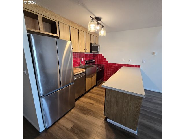 1000 Se BAY Blvd 404, Newport, OR 97365