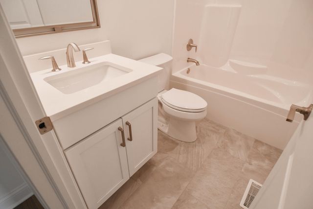 7646 E 115th Avenue, Crown Point, IN 46307