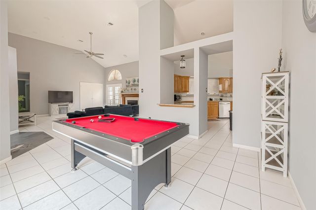 9310 Corner Oaks Ln, Houston, TX 77036