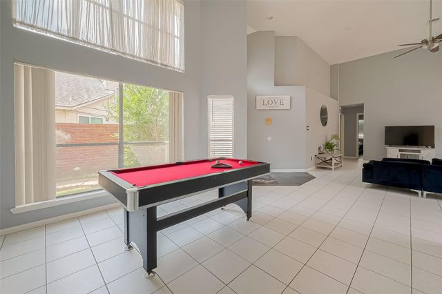 9310 Corner Oaks Ln, Houston, TX 77036