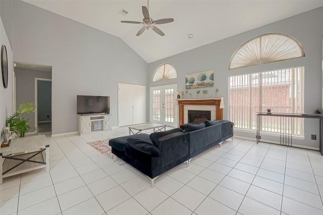 9310 Corner Oaks Ln, Houston, TX 77036