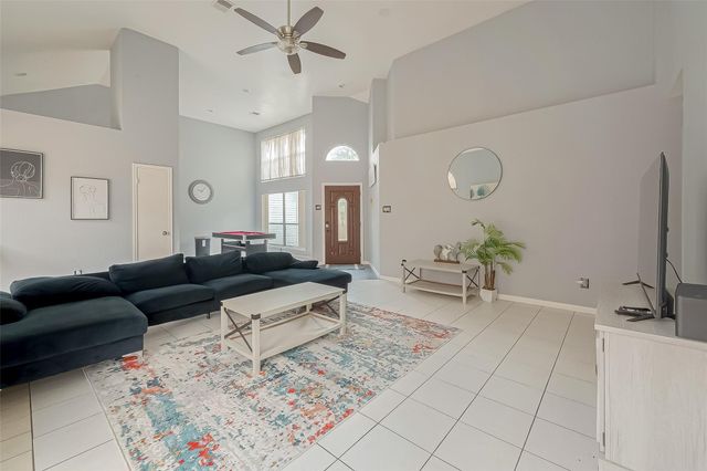 9310 Corner Oaks Ln, Houston, TX 77036