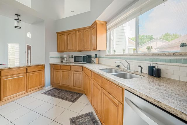 9310 Corner Oaks Ln, Houston, TX 77036